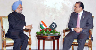 Zardari, Manmohan meet; agree on foreign-secretary level talks